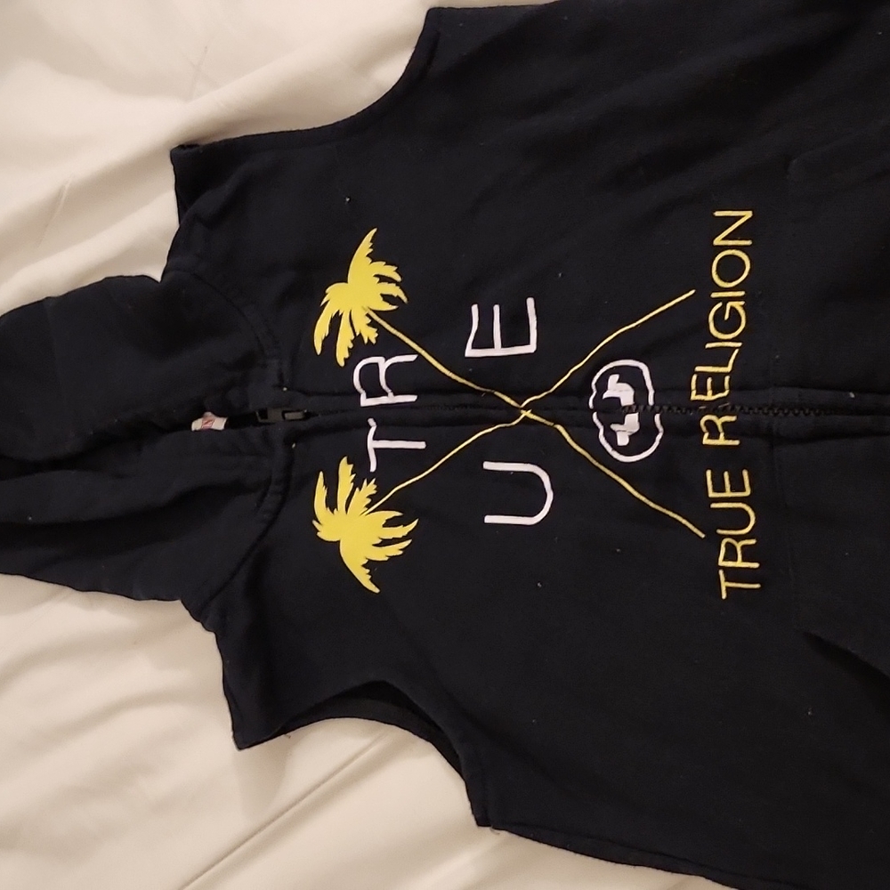 Shirt with zip.